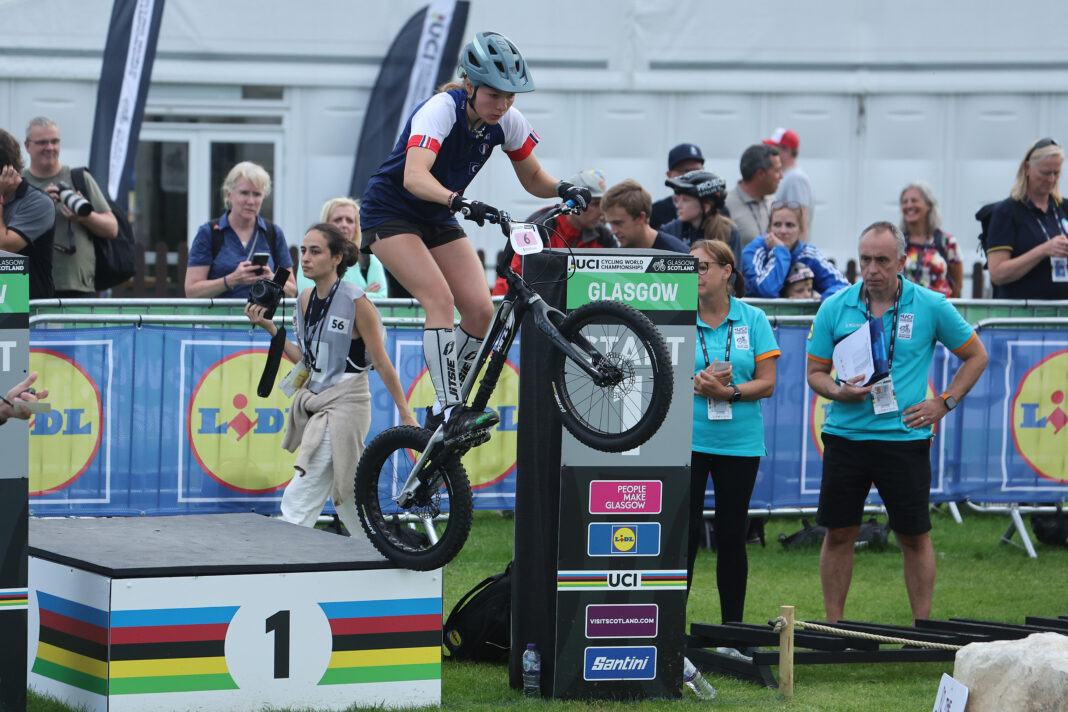 Copyright FFC - Photographe Patrick Pichon - EMMA LOUINEAU1 - CHPT DU MONDE GLASGOW TRIAL